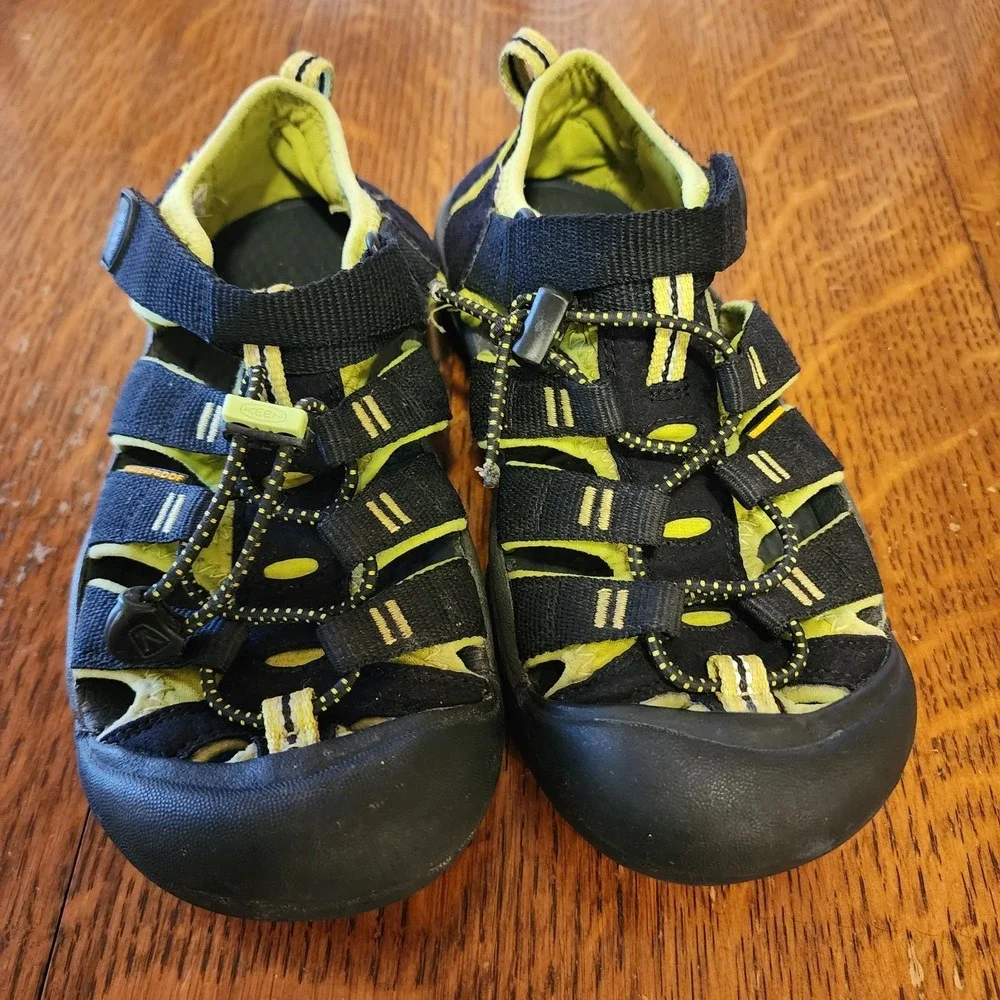 Keen Big Kids Newport H2 Sandals Size 3 US Black Green Hiking‎ Play Beach Shoes